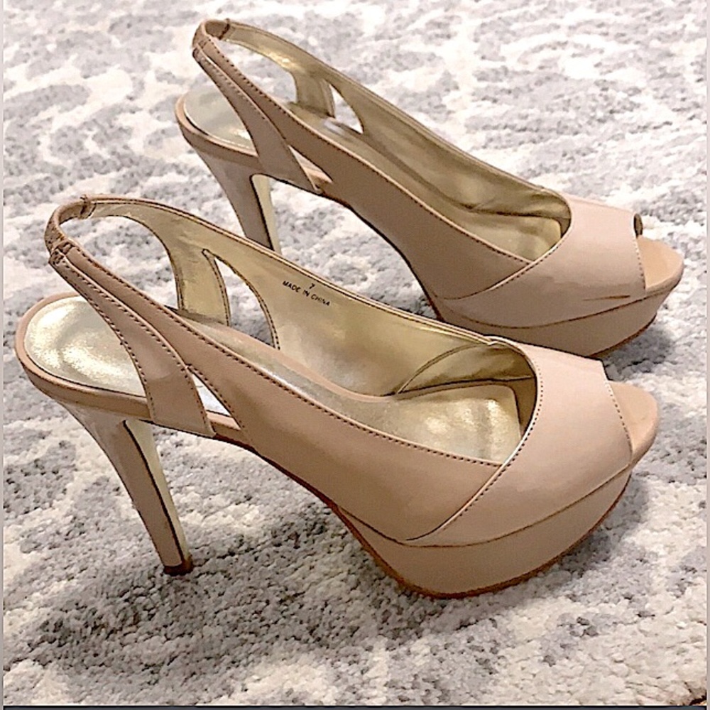 (EUC) BeBe Peep Toe Sling Back Two Tone Cream Stiletto Heels 👠 - Picture 4 of 8